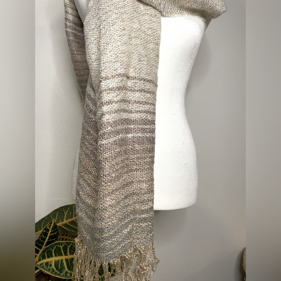 Knitted Stripped Blanket Scarf with Tassels EUC - Picture 2 of 4